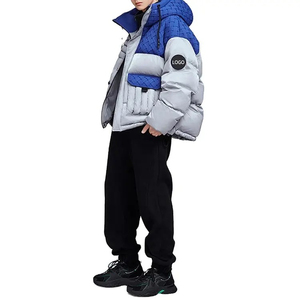 Veste matelassée d'hiver style rue personnalisée pour hommes avec capuchon à cordon de serrage bon design vêtements en toile position du logo avant - Product Image 3