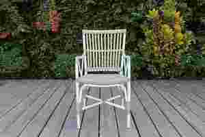 Ensemble de salle à manger en rotin de style resort avec table en bois élégante - Product Image 2