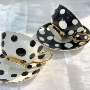 Tasse à café en céramique à pois noirs et blancs de style Hepburn avec soucoupe assortie, 220 ml, durable et portable - Product Image 2