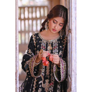 ชุดสูทผู้หญิงปักลายหรูหรา Sahiba by Qalamkar รุ่น '24 Mahenoor QLM23SB-TC-898 สำหรับงานแต่งงาน - Product Image 3