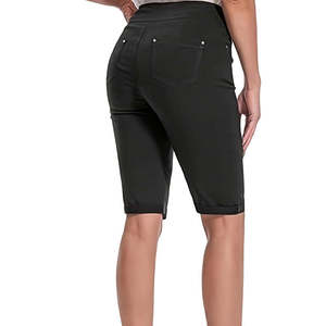 Jenna Rose Capris décontractés à revers, à enfiler, 5 poches, en tissu tricoté extensible Spandex/Nylon avec détails rivetés - Product Image 2