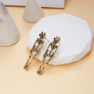 Orecchini a Perno Vintage a Forma di Scheletro, Placcati in Oro Antico, Unisex, Gioielli di Moda per Halloween, Design Pendente in Lega di Zinco - Product Image 3