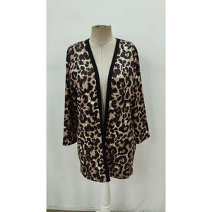 Chaqueta modal con estampado de leopardo y manga larga para mujer, 30676 - Negro - Product Image 4