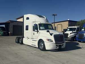 พร้อมใช้งาน รถบรรทุกหัวลากมือสอง ปี 2023 ยี่ห้อ International LT Sleeper หลังคาสูง 450 แรงม้า เกียร์อัตโนมัติ 12 สปีด พร้อมส่งออก - Product Image 2