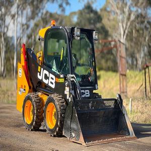 Obtenga su cargadora JCB 155 Minicargadora Entrega rápida disponible Máquinas de calidad premium ideales para uso comercial e industrial - Product Image 6
