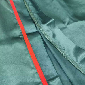 Batas de boxeo de satén con logotipo personalizado de alta calidad, ropa de entrenamiento suave y ligera, duradera para jugadores de MMA - Product Image 3