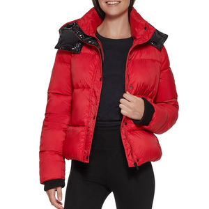 Chaqueta acolchada con estampado de logotipo personalizado para mujer, último diseño, patrón sólido, precio directo del fabricante, fabricante de ropa al por mayor - Product Image 1