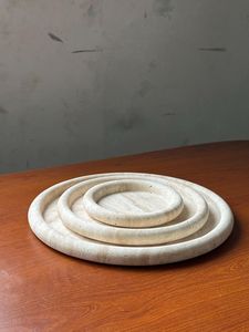 Plateau de service élégant en travertin beige à pied, plateau en pierre élégant pour la cuisine, la salle à manger et une utilisation décorative - Product Image 2