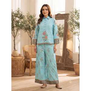 Rafraîchissez votre garde-robe décontractée printemps/été avec cet ensemble long en velours côtelé respirant bleu ciel brodé pour femme. - Product Image 1