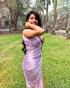 ผ้าซารีจอร์เจตต์น้ำหนักเบาสำหรับฤดูร้อน/ฤดูหนาว ดีไซน์หรูหรา สำหรับงานแต่งงานอินเดีย ปากีสถาน หรืองานเลี้ยง  แบบสัมธริกา/วาสธรากาลัส - Product Image 4