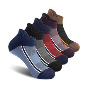 Calcetines Deportivos de Alta Transpirabilidad con Diseño de Ventilación, Composición de Nailon, Elastano y Algodón para Pies Frescos y Secos Durante el Uso - Product Image 3