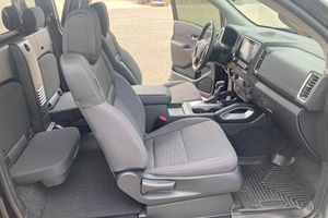 Nissan Frontier SV King Cab 4x4 2024, Gasolina, Bajo Kilometraje - Product Image 6