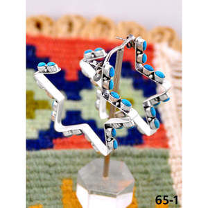Boucles d'oreilles pendantes artisanales Southwest, étoile en turquoise Kingman bleue et argent sterling serti clos - Product Image 3