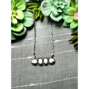 Collier ethnique classique Jameson Garcia en argent sterling et buffle blanc avec chaîne à maillons diamantés et matériau en corne – Cadeau - Product Image 1