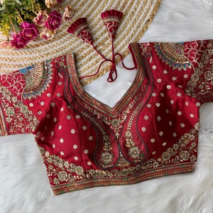 Chemisier indien fait à la main pour les mariées Design dos-ouvert avec broderie de séquence de travail à fil lourd Superbes Latkans - Product Image 5