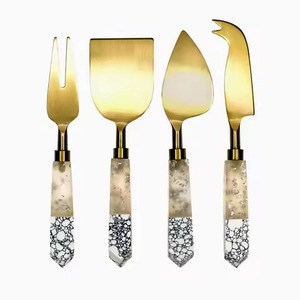 Ensemble de couteaux à fromage en marbre bicolore en acier inoxydable avec outils à fromage en métal plaqué or - Product Image 1