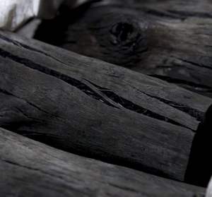 Charbon de bois dur noir de qualité supérieure pour restaurant, carton de 10 kg, 100 % naturel, charbon de bois noir naturel pour barbecue - Product Image 4