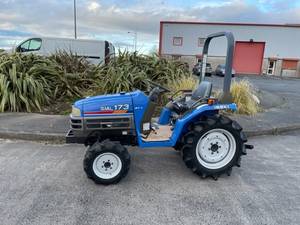 Envío Gratis SIAL TF-173 Tractor Compacto 4x4 de 17 HP, Diésel de 1.0L y 3 Cilindros, 6 Velocidades, Toma de Fuerza 540, Bloqueo de Diferencial y Enganche de 3 Puntos - Product Image 2