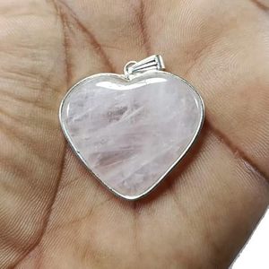 Collier Pendentif en Pierre Précieuse Polie en Forme de Cœur en Cristal de Quartz Rose Naturel Sertie de Plaqué Argent, Vente en Gros - Product Image 5
