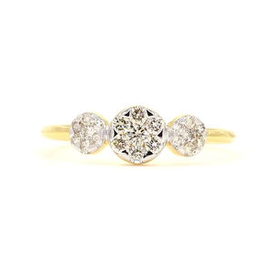 Anillo de Diamantes de Lujo con Tres Piedras en Forma de Racimo y Triple Halo para Mujer - Elegante Regalo de Joyería para Compromiso y Aniversario - Product Image 1