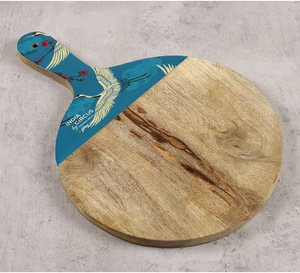 Tabla de cortar ecológica de madera y resina de diseño moderno para una presentación elegante de alimentos de Tradebyd - Product Image 1