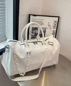 Sac polochon de voyage de grande capacité pour hommes élégants Durable Portable et parfait pour le sac de conception à carreaux noir de plage - Product Image 5