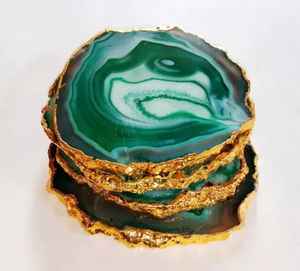 Ensemble de sous-verres de luxe en agate verte irrégulière faits à la main Sous-verres de boisson en quartz naturel avec bords galvanisés en or Matériau en pierre précieuse - Product Image 5