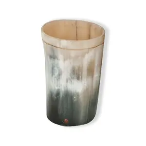 Vaso de chupito de cuerno de búfalo con detalles artesanales hechos a mano, vaso de chupito de cuerno con curvas naturales y aspecto auténtico a bajo precio - Product Image 2