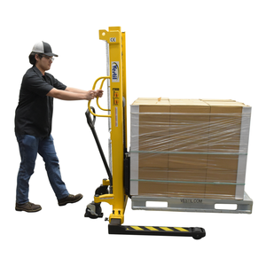 Apilador manual de alta eficiencia con capacidad de 2000 lb y patas/tenazas ajustables en la categoría de apiladores y elevadores de palets nuevos - Product Image 5