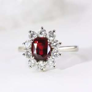 10x8mm ovale coupe rouge CZ Halo bague de fiançailles en argent avec des accents blancs ronds promesse de mariée bijoux en gros OEM - Product Image 6