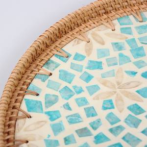 Plateau de service rond en nacre écologique fait à la main avec incrustation de coquillage bleu clair en rotin, fournisseur en gros pour table de cuisine - Product Image 3