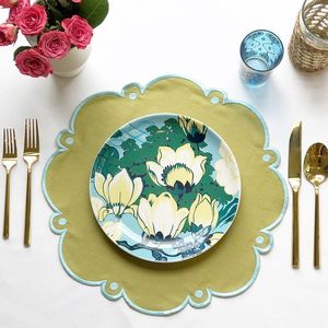 Compre manteles individuales de lino hechos a mano de primera calidad en línea para una decoración elegante de la mesa de comedor. - Product Image 5