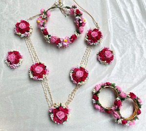 Conjunto de joyas florales artificiales hechas a mano con conchas de cauri para Mehndi Haldi novia collar pendientes anillo completo Combo - Product Image 1