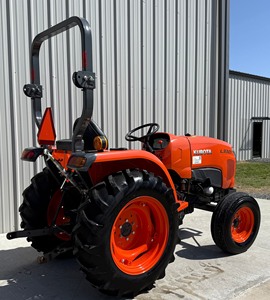 Acheter un tracteur compact Kubota L3301 disponible à la vente avec moteur haute performance et qualité de construction durable livraison rapide - Product Image 6