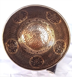 Cuencos Cantores de metal de latón tallados con estilo de arte tibetano tallados con láser en diseño Feng Shui para uso en meditación, venta al por mayor - Product Image 2