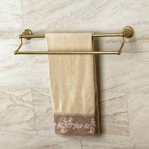 Adorable porte-serviettes doré de haute qualité offrant un rangement élégant et durable et un charme élégant de salle de bain moderne - Product Image 2