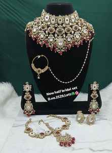 Ensemble de collier ras du cou ethnique plaqué or pour femmes, avec pendentif en perles émaillées, boucles d'oreilles Jhumka, Tikka, pour mariage et fiançailles - Product Image 2