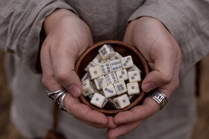 D6 Viking/dés en os de pari polis médiévaux de 1/2 pouces d'épaisseur - Product Image 4