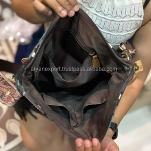 Wholesale Hand Tooled & Saddle <b>Blanket</b> Crossbody Bag Hot Sale Genuine Leather and Wool Fringe Concealed Carry Purse for Women's - Product Image 6