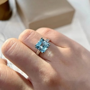 Anillo Vintage de Plata Fina con Topacio Azul Corte Asscher y Engaste de Garras, Certificado por Terceros, Piedra de Nacimiento de Diciembre - Product Image 4