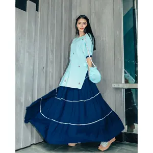 ชุดเดรสกระโปรงปักลายดอกไม้ยาวระดับเข่า ผ้าหลากหลายชนิด สีฟ้าอ่อน พร้อมกระเป๋าแบบ Potli ไซส์เดียว/XS สไตล์งานเลี้ยงอย่างเป็นทางการ แต่งระบาย - Product Image 2