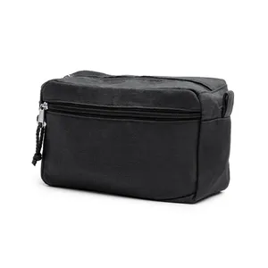 Bolso de Mano Personalizado Martino de Cáñamo, Elegante Kit de Viaje con Accesorios - Product Image 1