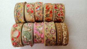 Fleurs sur mesure brodées de plusieurs manières de couleur dans des conceptions ethniques à des fins diverses dans différentes tailles - Product Image 2