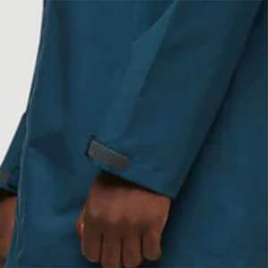 Chaqueta cortavientos ligera personalizada OEM para hombre: impermeable, transpirable, con capucha, ideal para la primavera - Product Image 6