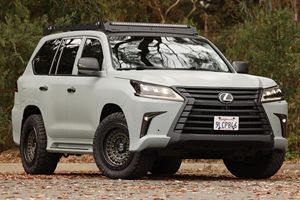 Lexus LX 570 V8 2016 Usado en Buen Estado, Tracción en las Cuatro Ruedas, Paquete de Lujo, Revestimiento Exterior Texturizado Verde Tiffany - Product Image 3