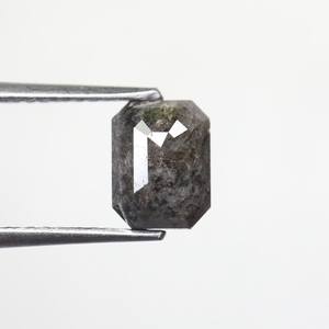 Bague de fiançailles personnalisée unique en diamant naturel taillé en émeraude gris rustique de 1.45 ct avec motifs de bijoux artisanaux - Product Image 1