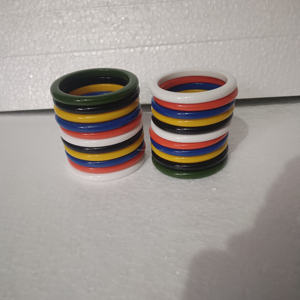 Brazalete de moda de resina transparente y tintada moderna Varios colores para ocasiones de boda y fiesta - Product Image 4