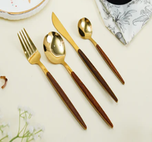 Ensemble de couverts en acier inoxydable de style nordique ustensiles de cuisine écologiques à manche en bois durables élégants disponibles au prix de gros - Product Image 1