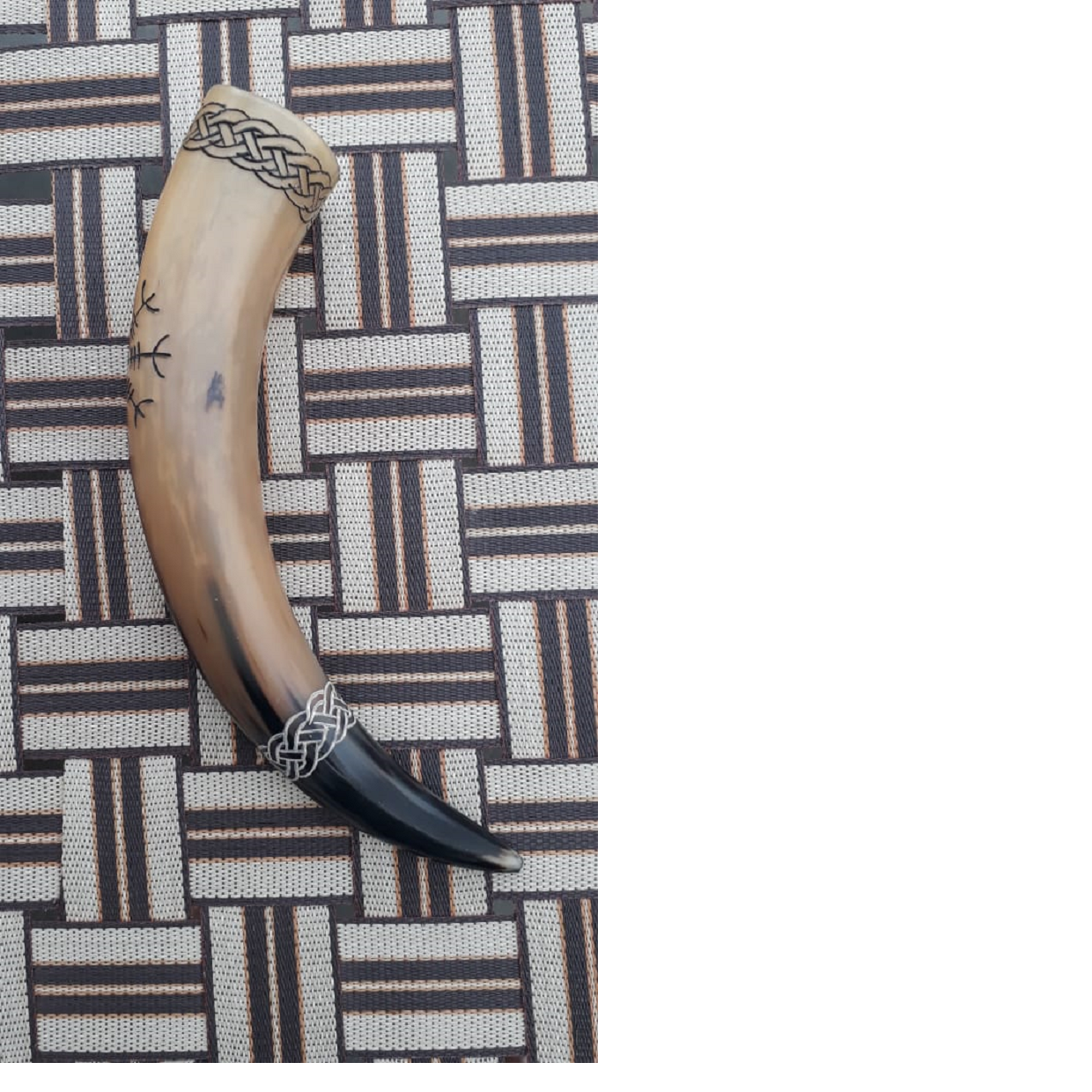 Изготовленные на заказ гравированные питьевые рожки подходят для магазина принадлежностей викингов и идеально подходят для перепродажи в магазинах Mead