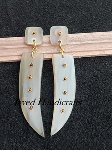 Vente en gros de boucles d'oreilles en corne de boeuf de style animal d'inspiration vintage de la meilleure qualité, design poli en corne à la mode pour l'artisanat naturel - Product Image 5